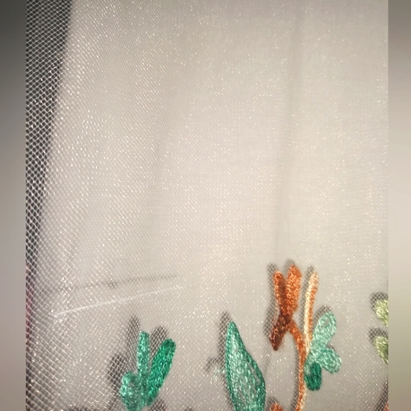 Azi new york floral embroidered top size small - Picture 14 of 16